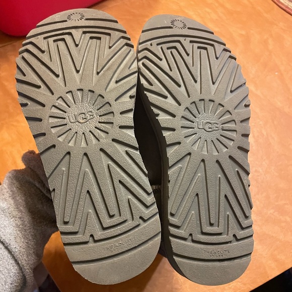Uggs - Picture 9 of 9